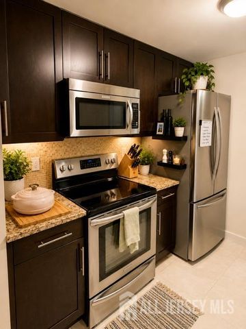 100 Tidewater Street 1G, Jersey City, NJ 07302