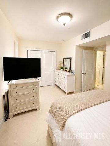 100 Tidewater Street 1G, Jersey City, NJ 07302