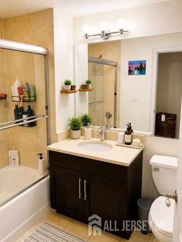 100 Tidewater Street 1G, Jersey City, NJ 07302