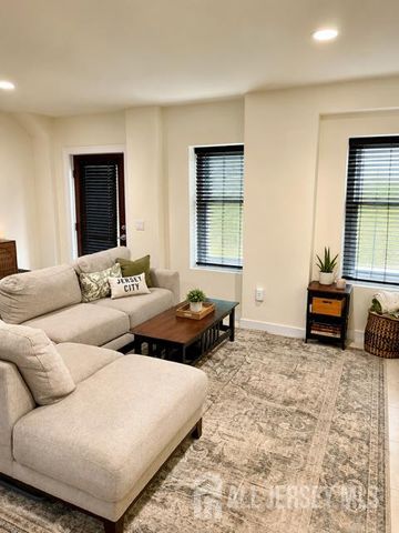 100 Tidewater Street 1G, Jersey City, NJ 07302