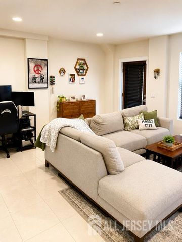 100 Tidewater Street 1G, Jersey City, NJ 07302