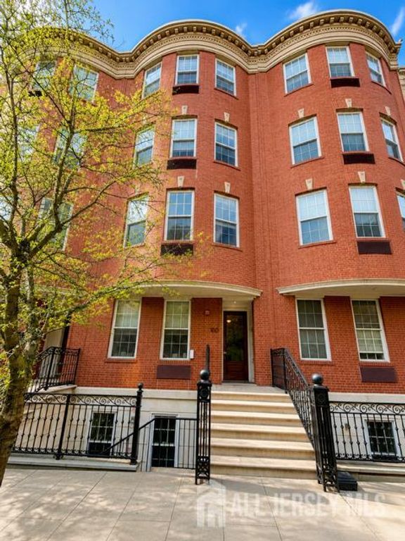 100 Tidewater Street 1G, Jersey City, NJ 07302