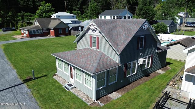 105 6th Street, Malta, NY 12866