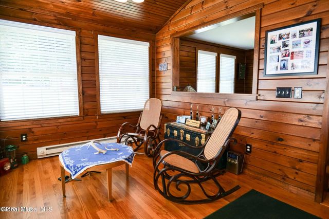 105 6th Street, Malta, NY 12866