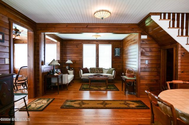 105 6th Street, Malta, NY 12866