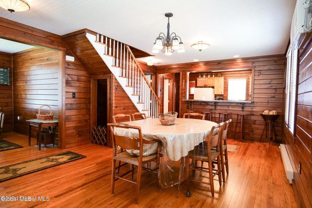 105 6th Street, Malta, NY 12866