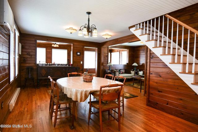 105 6th Street, Malta, NY 12866