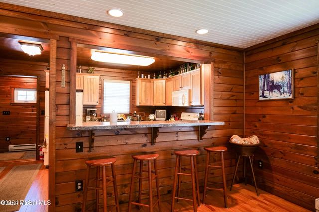 105 6th Street, Malta, NY 12866