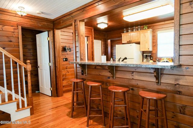 105 6th Street, Malta, NY 12866