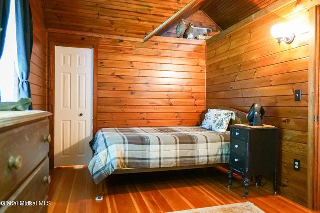 105 6th Street, Malta, NY 12866