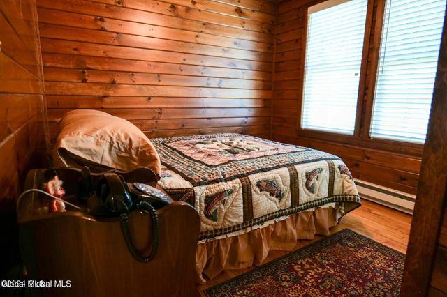 105 6th Street, Malta, NY 12866