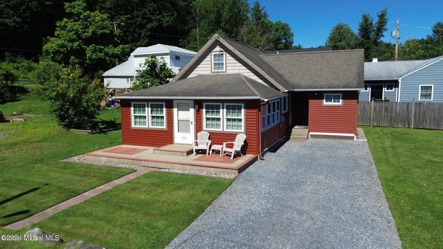 105 6th Street, Malta, NY 12866