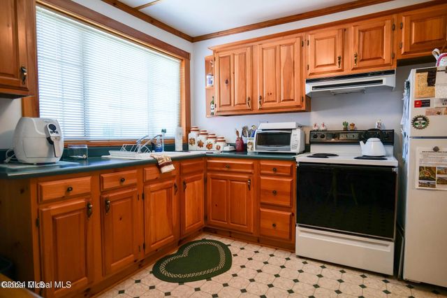 105 6th Street, Malta, NY 12866