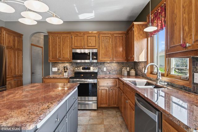 10840 Alberton Way, Inver Grove Heights, MN 55077