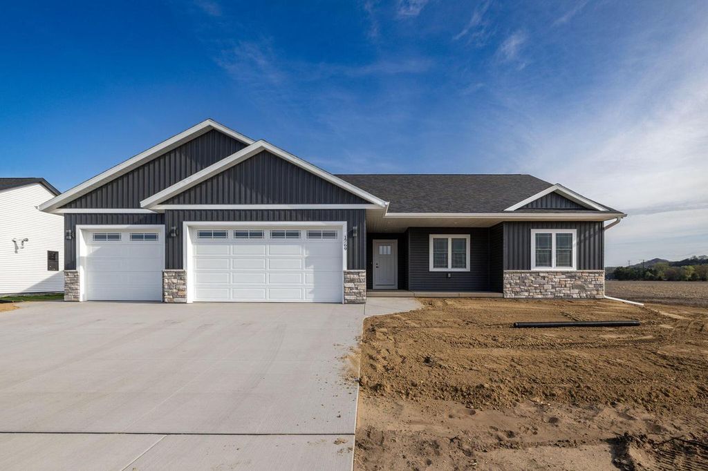 1769 Arches DRIVE, Holmen, WI 54636