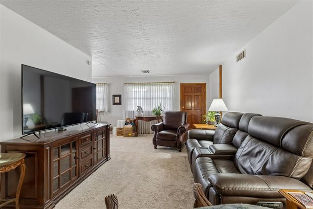 929 Stiver Drive, Midwest City, OK 73110