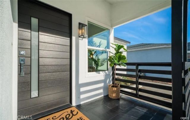 1484 N Clybourn Avenue, Burbank, CA 91505