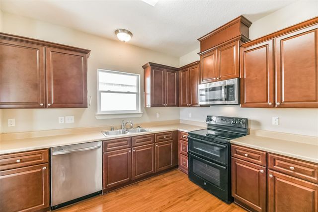 902 Virginia Avenue, League City, TX 77573