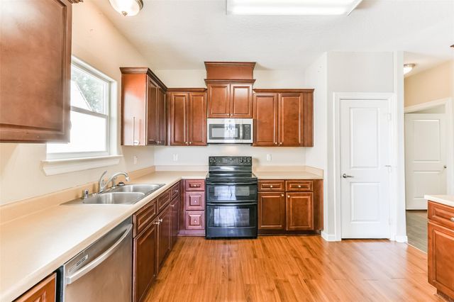 902 Virginia Avenue, League City, TX 77573