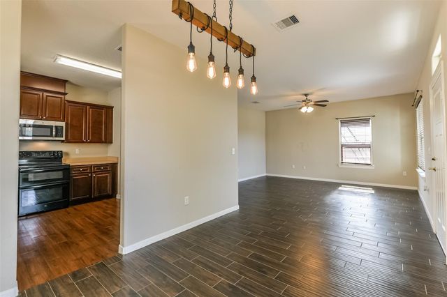 902 Virginia Avenue, League City, TX 77573