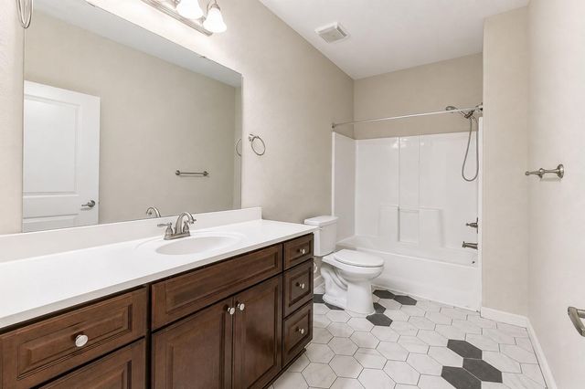 902 Virginia Avenue, League City, TX 77573