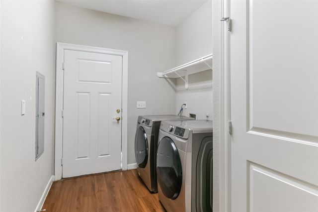 902 Virginia Avenue, League City, TX 77573