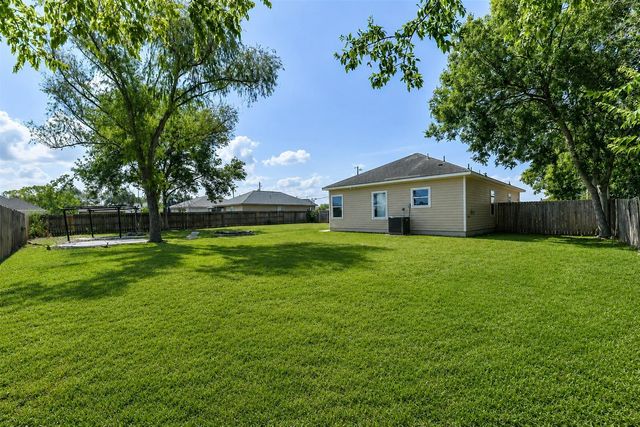 902 Virginia Avenue, League City, TX 77573