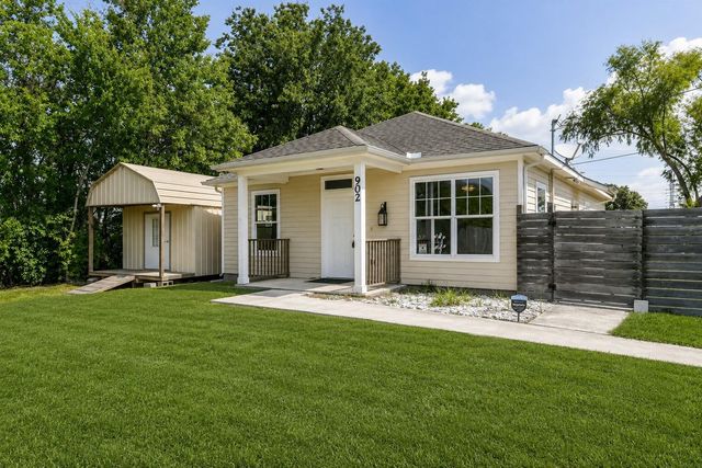 902 Virginia Avenue, League City, TX 77573
