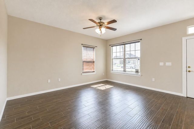 902 Virginia Avenue, League City, TX 77573