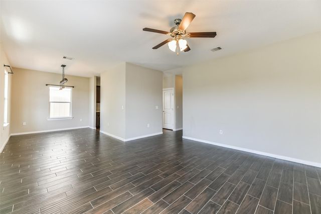 902 Virginia Avenue, League City, TX 77573