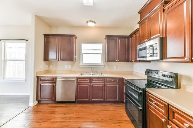 902 Virginia Avenue, League City, TX 77573