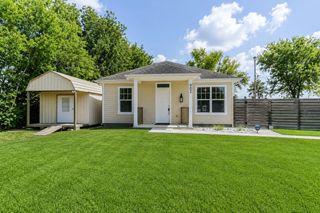 902 Virginia Avenue, League City, TX 77573