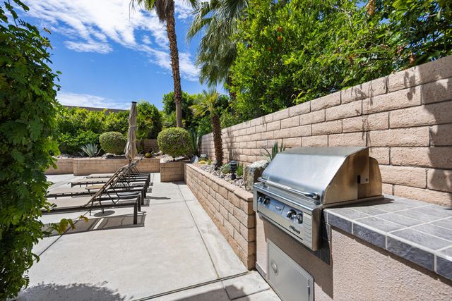 107 Rancho Vista Lane, Rancho Mirage, CA 92270
