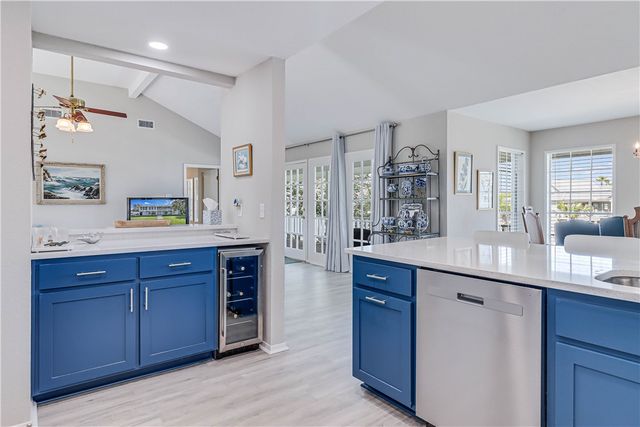 21 Pelican Dr, Rockport, TX 78382