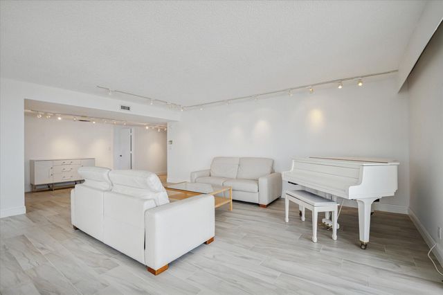 1010 S Ocean Boulevard 501, Pompano Beach, FL 33062