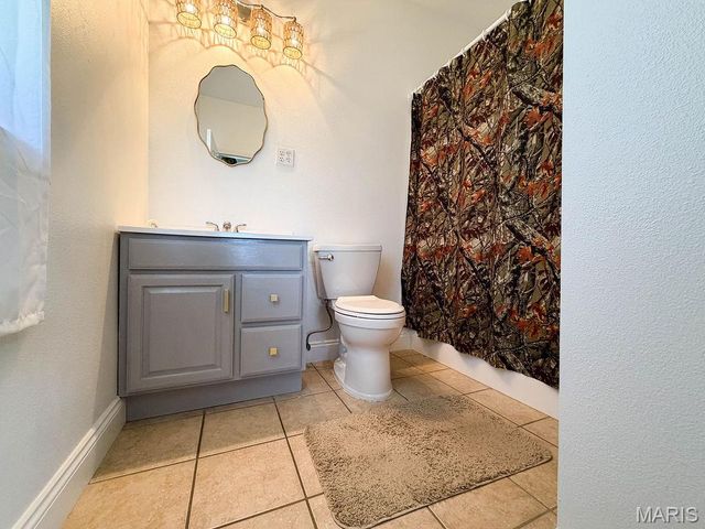 5437 Highway D, Farmington, MO 63640