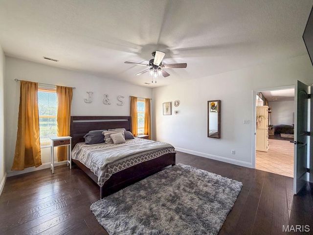 5437 Highway D, Farmington, MO 63640