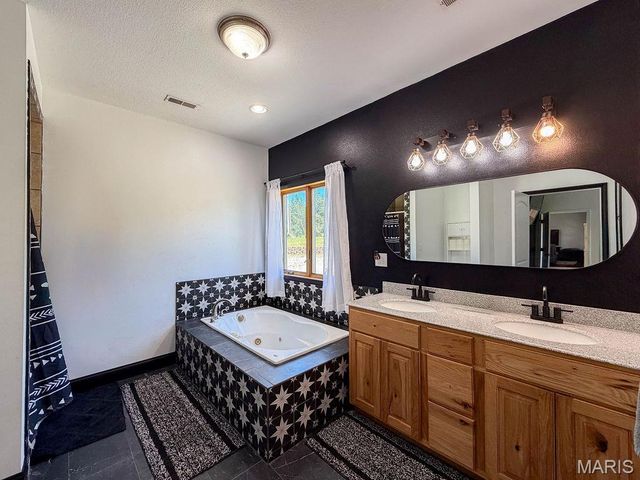 5437 Highway D, Farmington, MO 63640