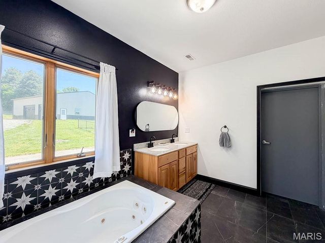 5437 Highway D, Farmington, MO 63640