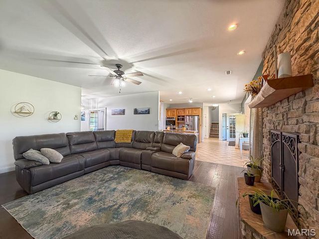 5437 Highway D, Farmington, MO 63640