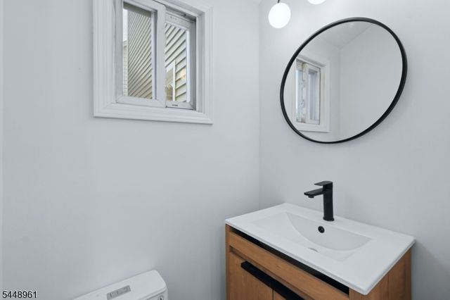 37 W Colfax Ave, Roselle Park Boro, NJ 07204