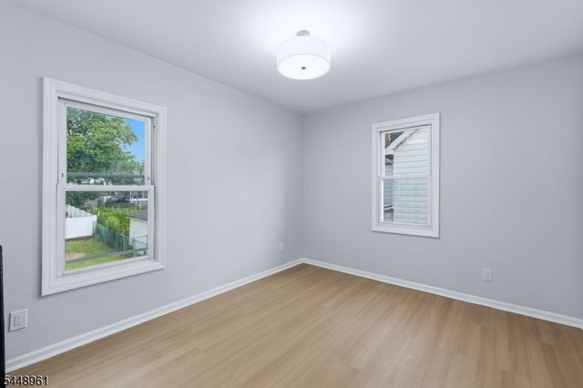 37 W Colfax Ave, Roselle Park Boro, NJ 07204