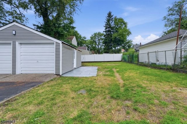 37 W Colfax Ave, Roselle Park Boro, NJ 07204