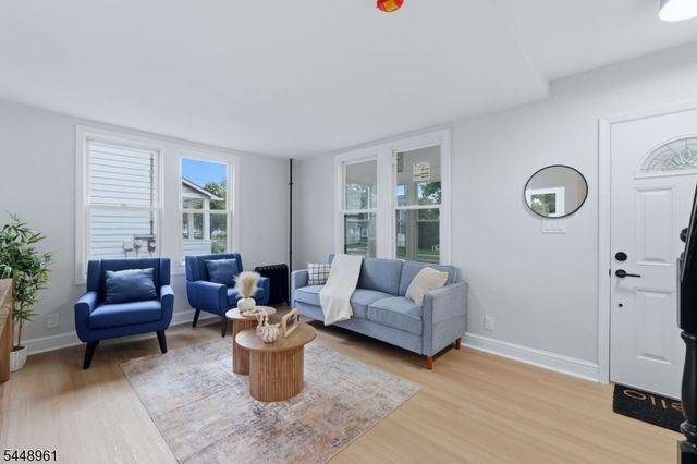 37 W Colfax Ave, Roselle Park Boro, NJ 07204