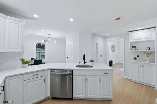 37 W Colfax Ave, Roselle Park Boro, NJ 07204