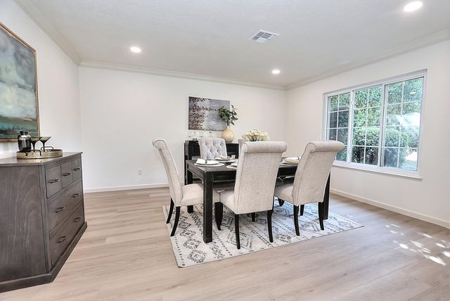 6430 Sandstone St, Carmichael, CA 95608
