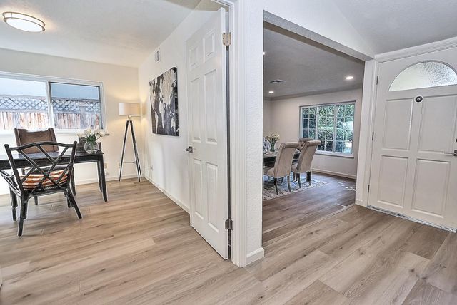 6430 Sandstone St, Carmichael, CA 95608