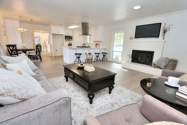 6430 Sandstone St, Carmichael, CA 95608