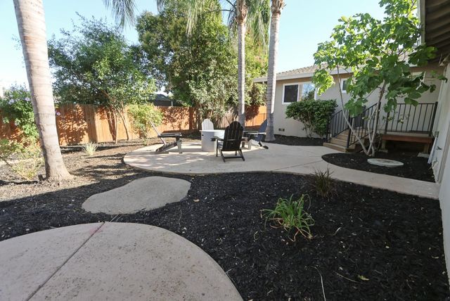 6430 Sandstone St, Carmichael, CA 95608