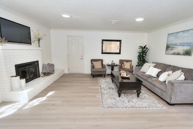 6430 Sandstone St, Carmichael, CA 95608